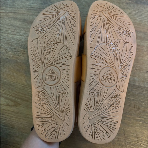 Reef Vera Cruise Cushion Slide Sandal, size 6. Worn twice - Picture 5 of 6